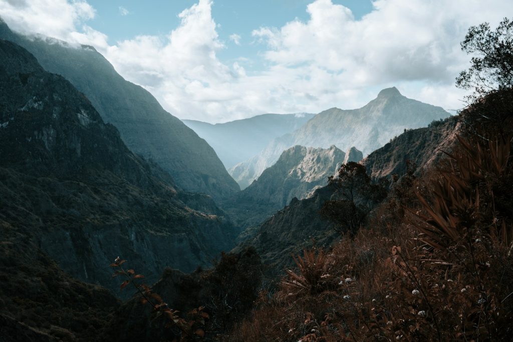 randonner sur l'île de la Réunion : volcans et nature luxuriante