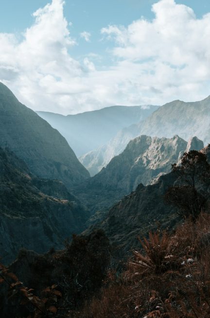 randonner sur l'île de la Réunion : volcans et nature luxuriante